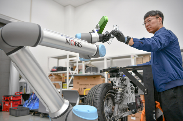 현대모비스 이동형 협동로봇과 자율주행 물류로봇 개발 업계소식 한국자동차산업협동조합